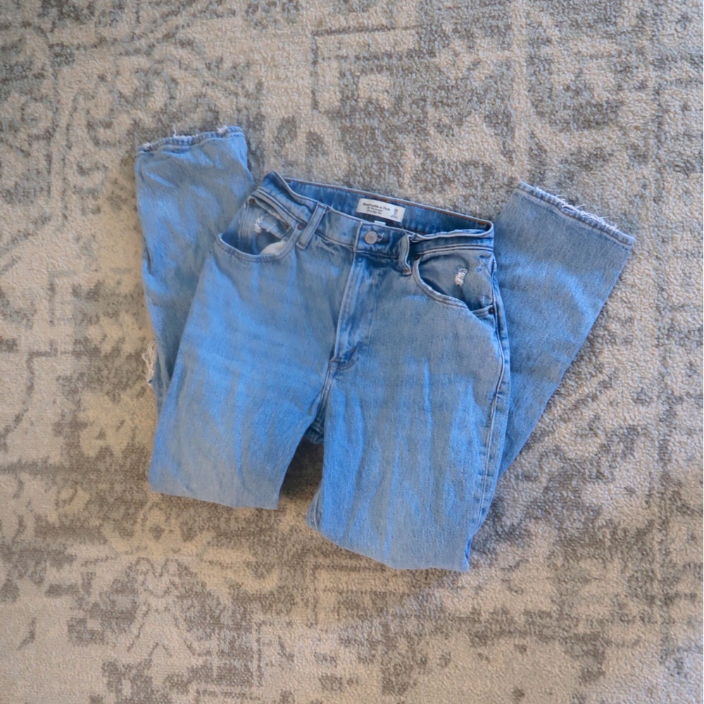 Abercrombie and Fitch 90's high rise straight ultra high rise size 26 jeans!